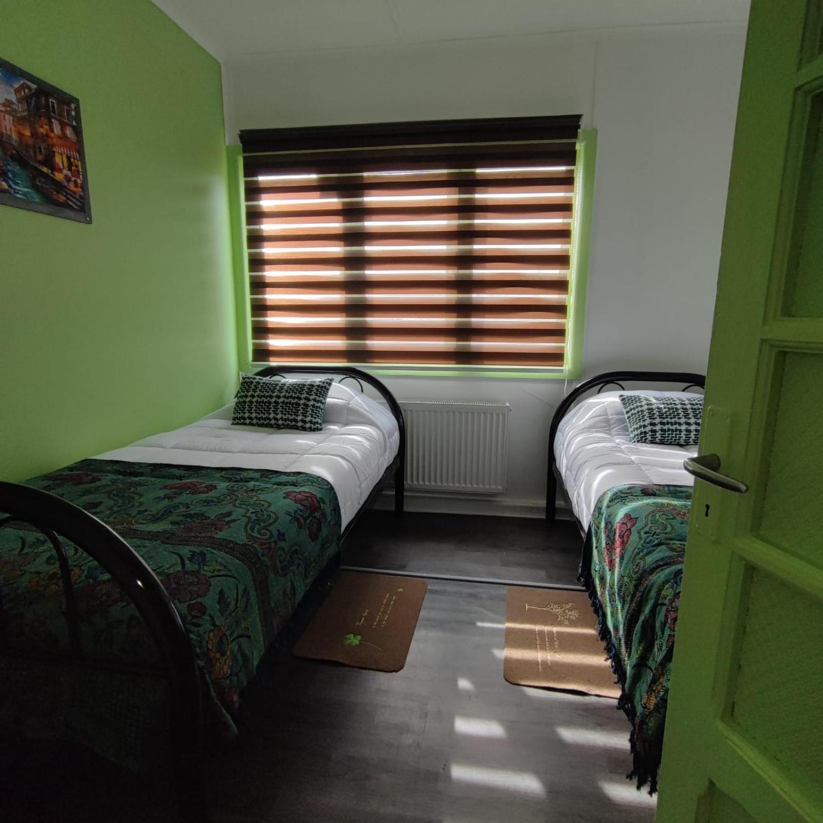 Hostel Kuntur Puerto Natales Bagian luar foto
