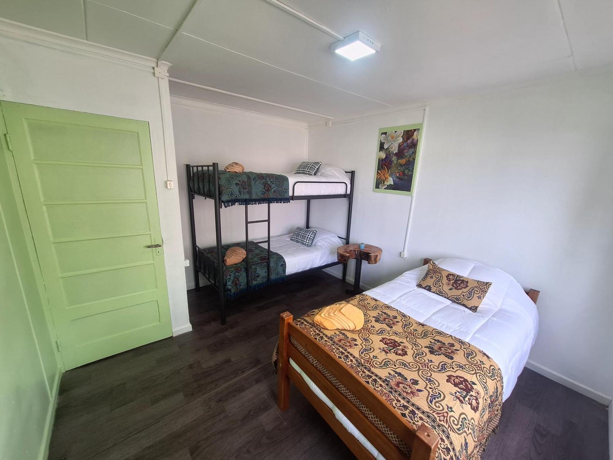 Hostel Kuntur Puerto Natales Bagian luar foto