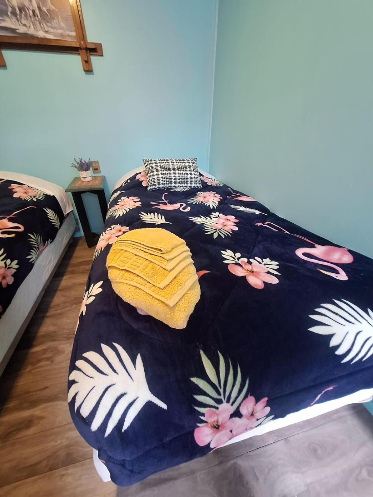Hostel Kuntur Puerto Natales Bagian luar foto
