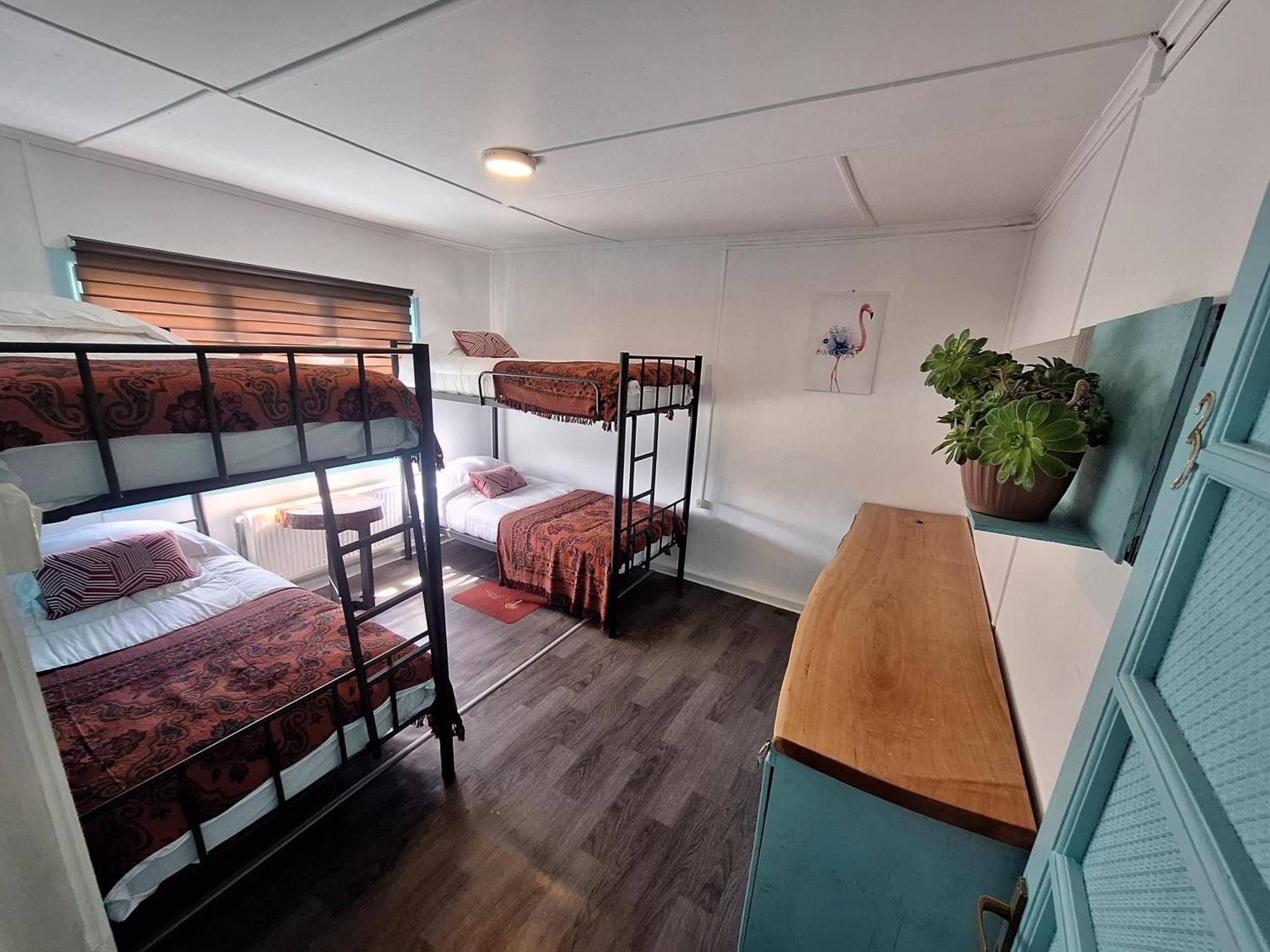 Hostel Kuntur Puerto Natales Bagian luar foto