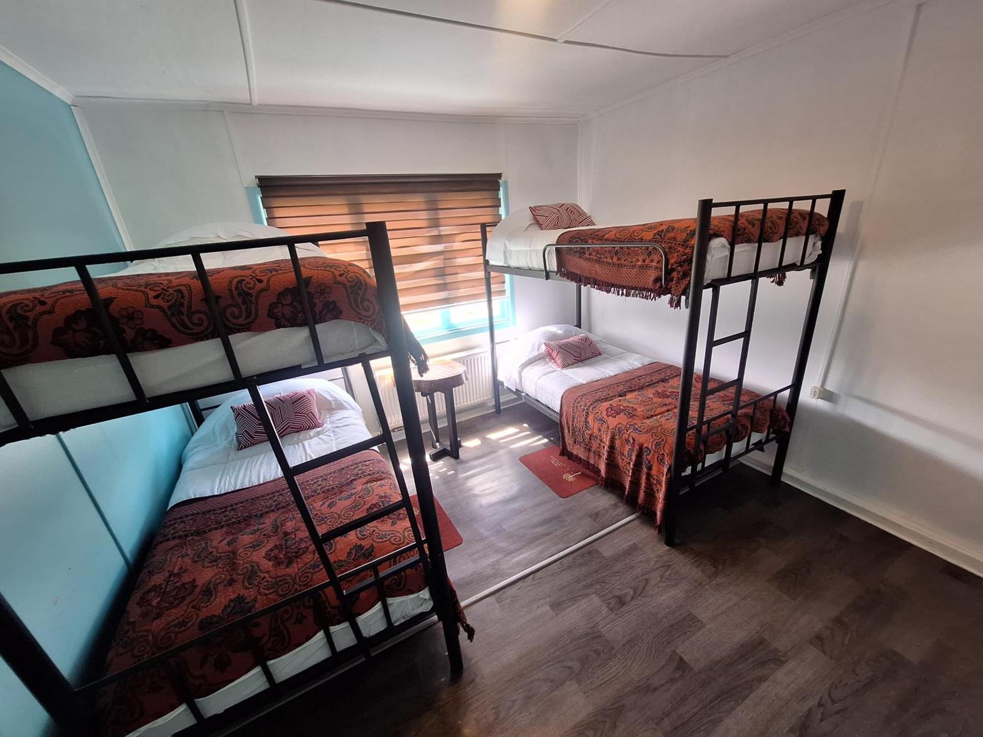Hostel Kuntur Puerto Natales Bagian luar foto